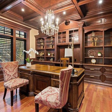 French Chateau W/Swim Spa & Theatre: 11,700 Sqft Κάλγκαρι Εξωτερικό φωτογραφία