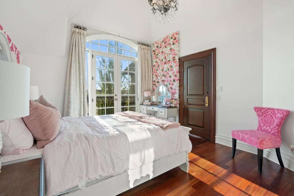 French Chateau W/Swim Spa & Theatre: 11,700 Sqft Κάλγκαρι Εξωτερικό φωτογραφία