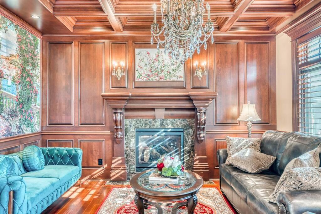 French Chateau W/Swim Spa & Theatre: 11,700 Sqft Κάλγκαρι Εξωτερικό φωτογραφία