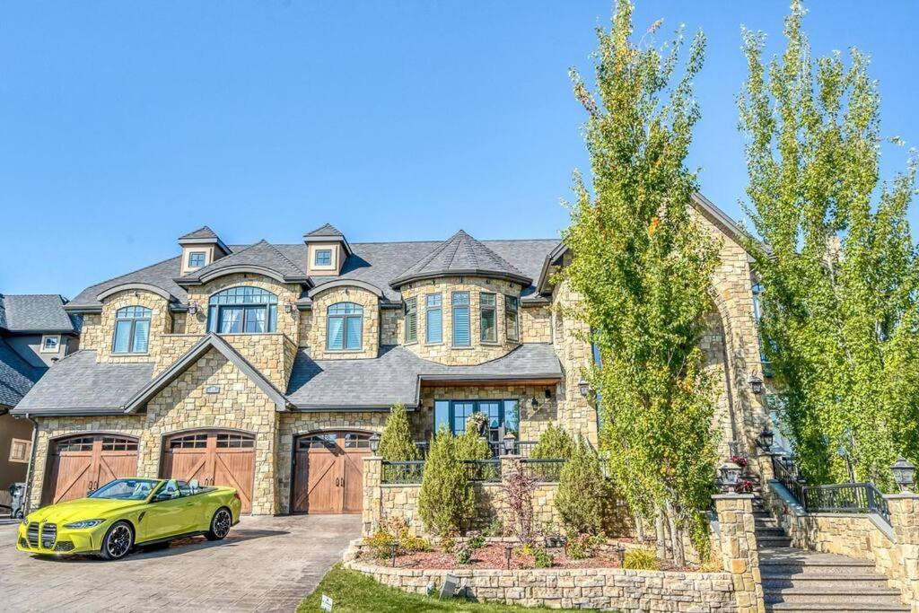 French Chateau W/Swim Spa & Theatre: 11,700 Sqft Κάλγκαρι Εξωτερικό φωτογραφία