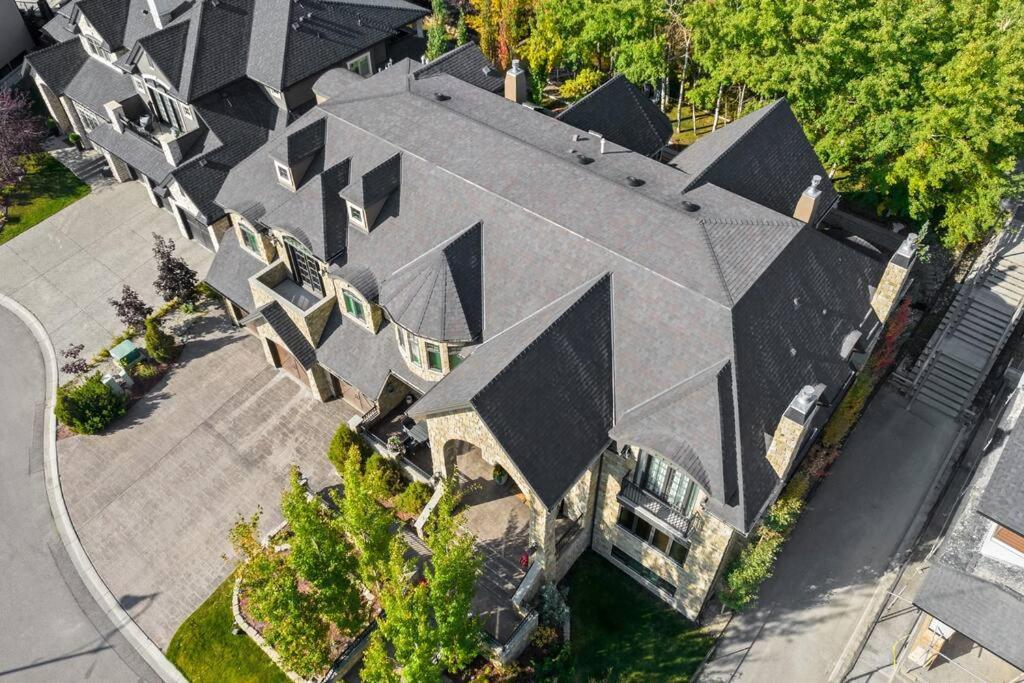 French Chateau W/Swim Spa & Theatre: 11,700 Sqft Κάλγκαρι Εξωτερικό φωτογραφία