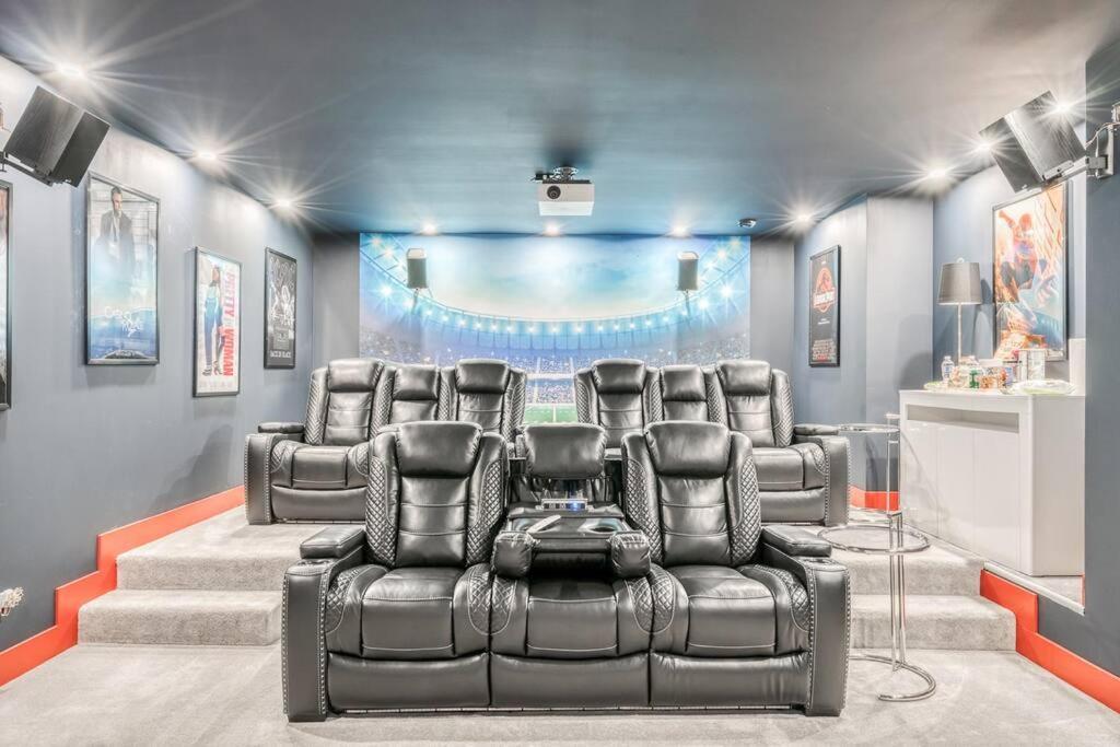 French Chateau W/Swim Spa & Theatre: 11,700 Sqft Κάλγκαρι Εξωτερικό φωτογραφία