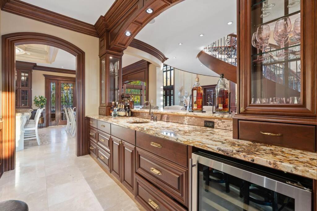French Chateau W/Swim Spa & Theatre: 11,700 Sqft Κάλγκαρι Εξωτερικό φωτογραφία