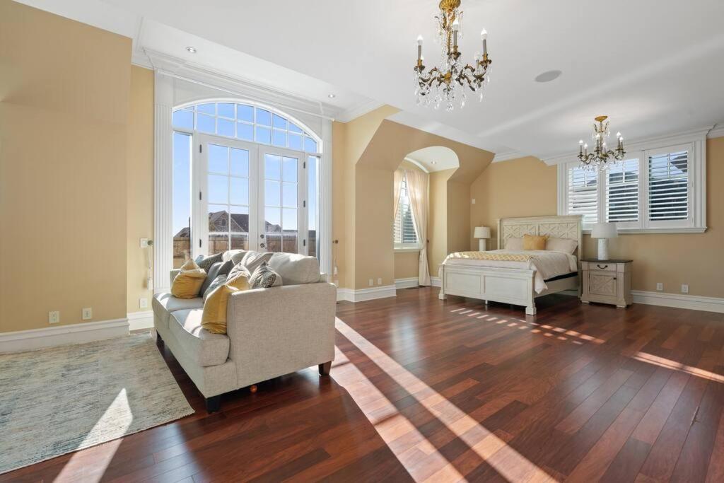 French Chateau W/Swim Spa & Theatre: 11,700 Sqft Κάλγκαρι Εξωτερικό φωτογραφία