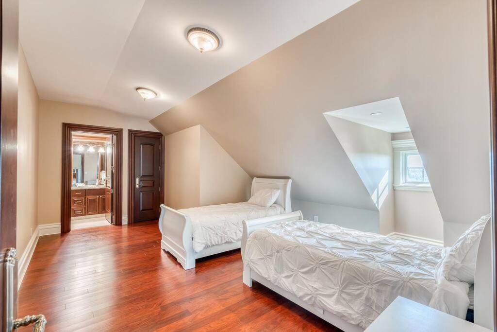 French Chateau W/Swim Spa & Theatre: 11,700 Sqft Κάλγκαρι Εξωτερικό φωτογραφία