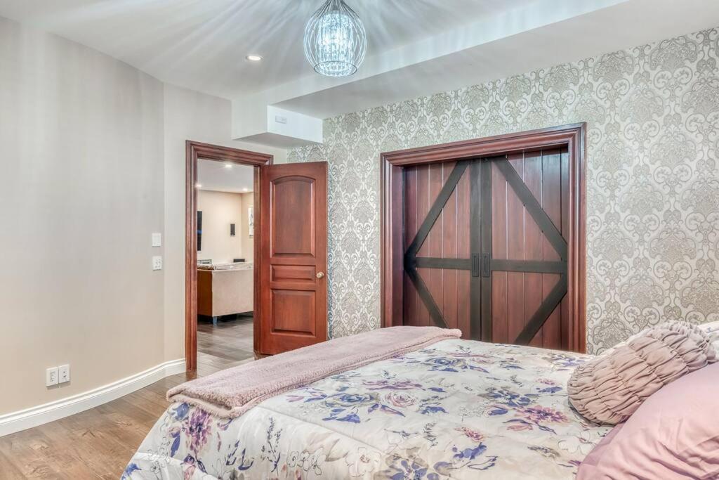 French Chateau W/Swim Spa & Theatre: 11,700 Sqft Κάλγκαρι Εξωτερικό φωτογραφία