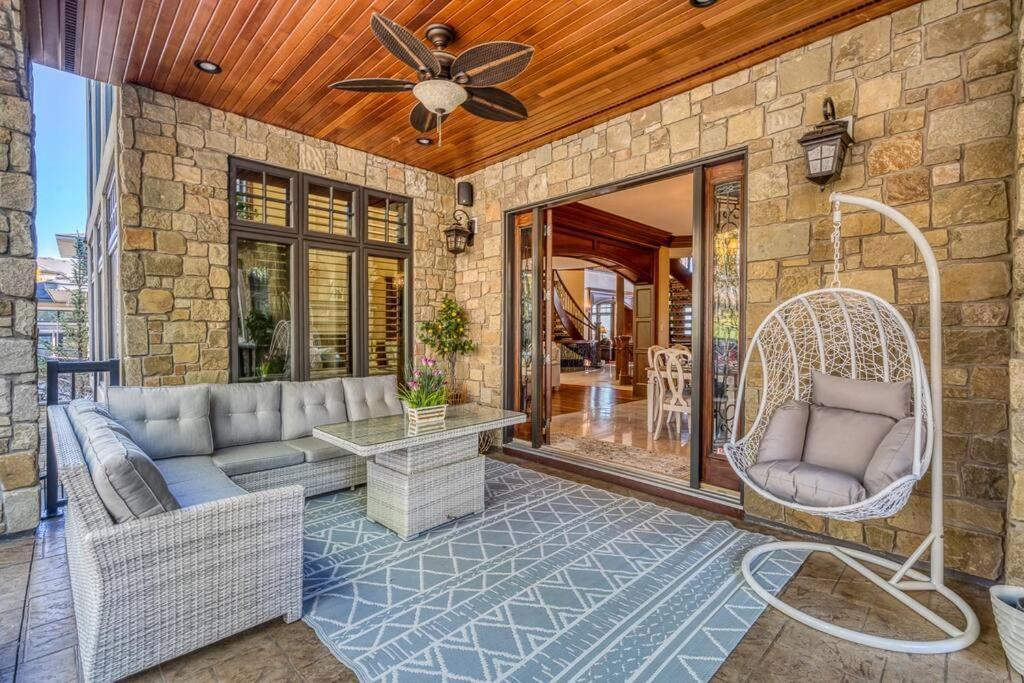 French Chateau W/Swim Spa & Theatre: 11,700 Sqft Κάλγκαρι Εξωτερικό φωτογραφία