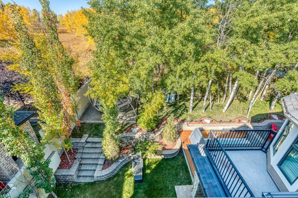 French Chateau W/Swim Spa & Theatre: 11,700 Sqft Κάλγκαρι Εξωτερικό φωτογραφία