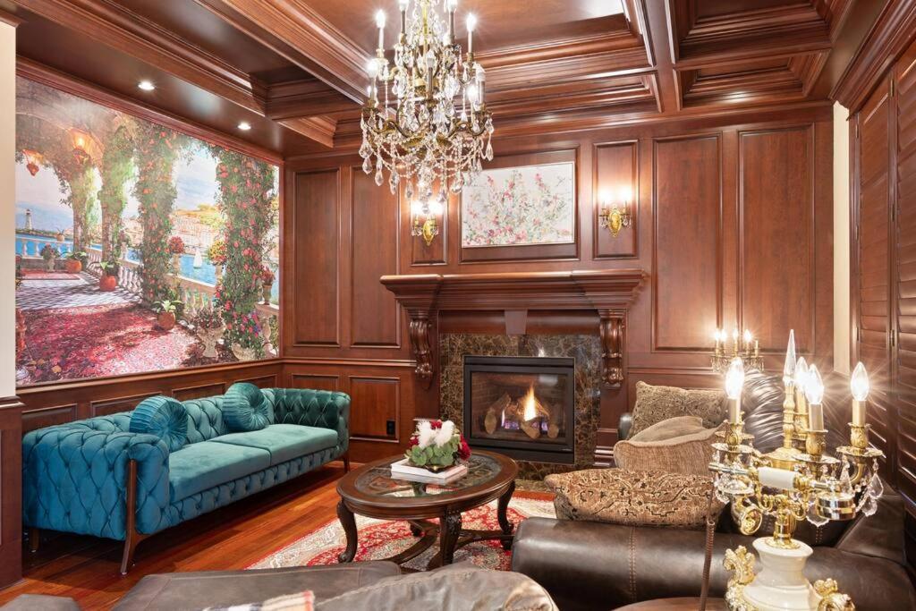 French Chateau W/Swim Spa & Theatre: 11,700 Sqft Κάλγκαρι Εξωτερικό φωτογραφία