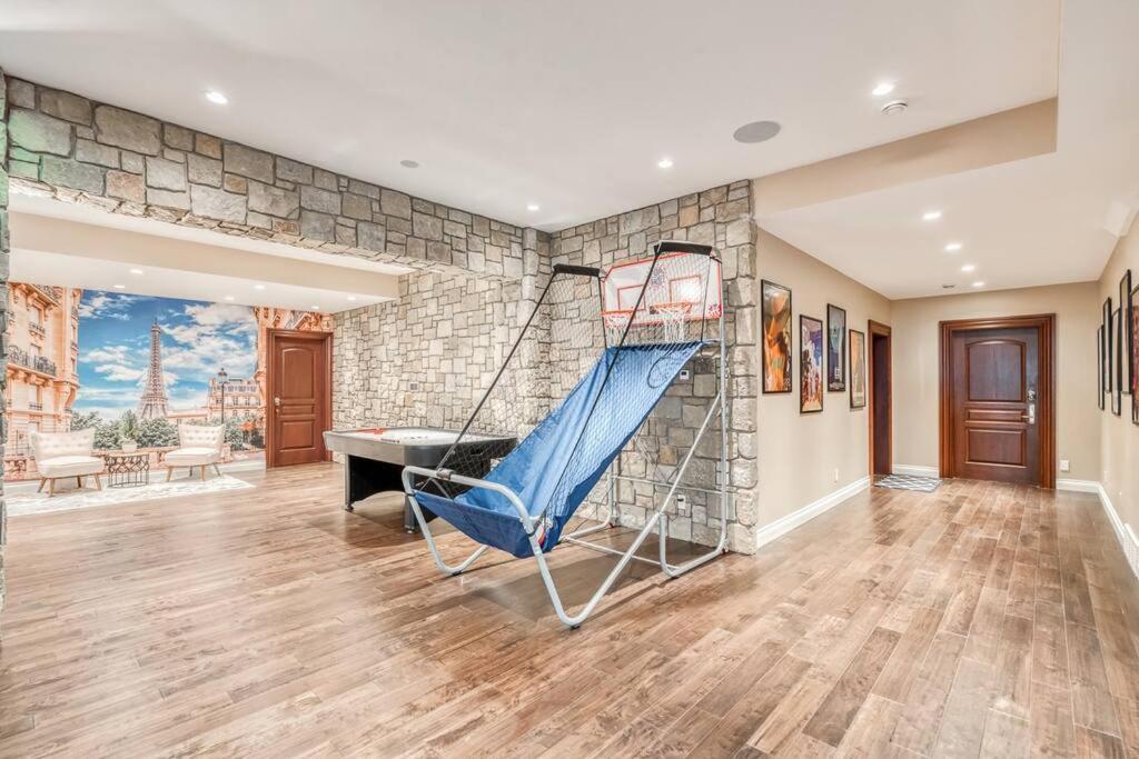 French Chateau W/Swim Spa & Theatre: 11,700 Sqft Κάλγκαρι Εξωτερικό φωτογραφία