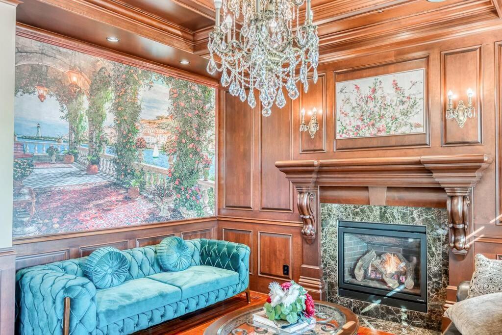 French Chateau W/Swim Spa & Theatre: 11,700 Sqft Κάλγκαρι Εξωτερικό φωτογραφία
