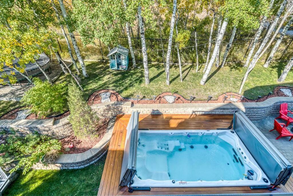 French Chateau W/Swim Spa & Theatre: 11,700 Sqft Κάλγκαρι Εξωτερικό φωτογραφία